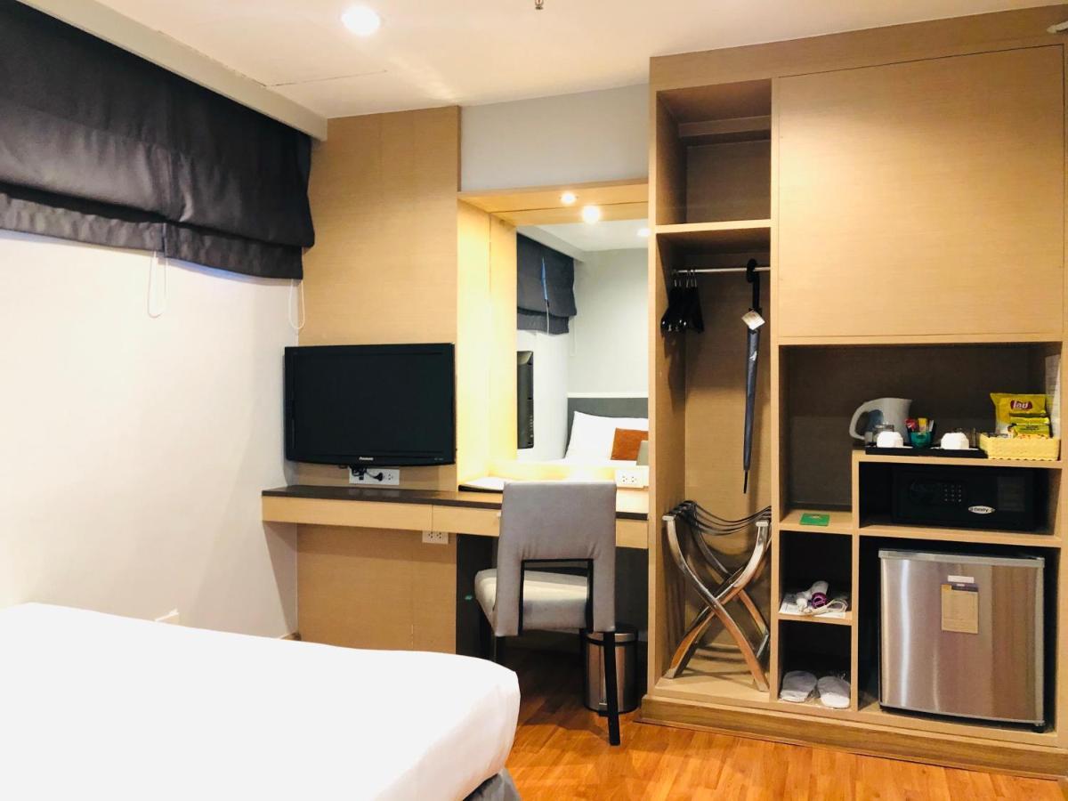 Alt Hotel Nana By Uhg Bangkok Exteriör bild