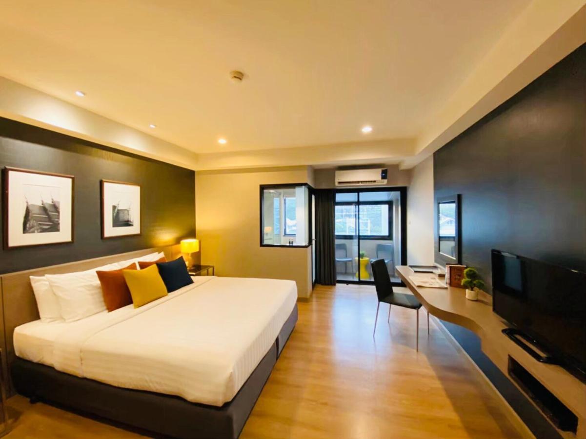 Alt Hotel Nana By Uhg Bangkok Exteriör bild