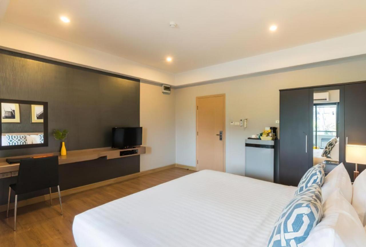 Alt Hotel Nana By Uhg Bangkok Exteriör bild