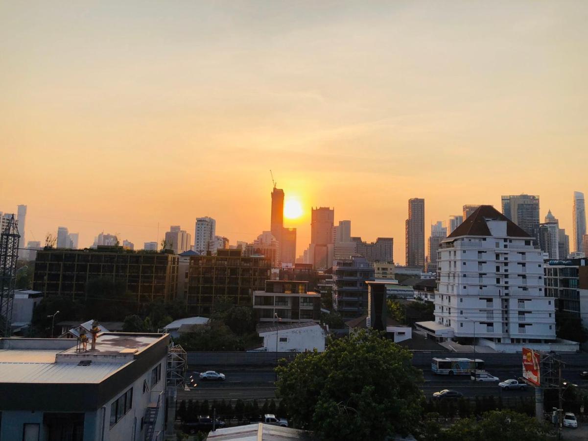 Alt Hotel Nana By Uhg Bangkok Exteriör bild